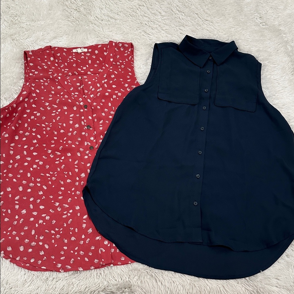 🐝 Bundle of 2 Sleeveless Button Up Blouses - Picture 1 of 4